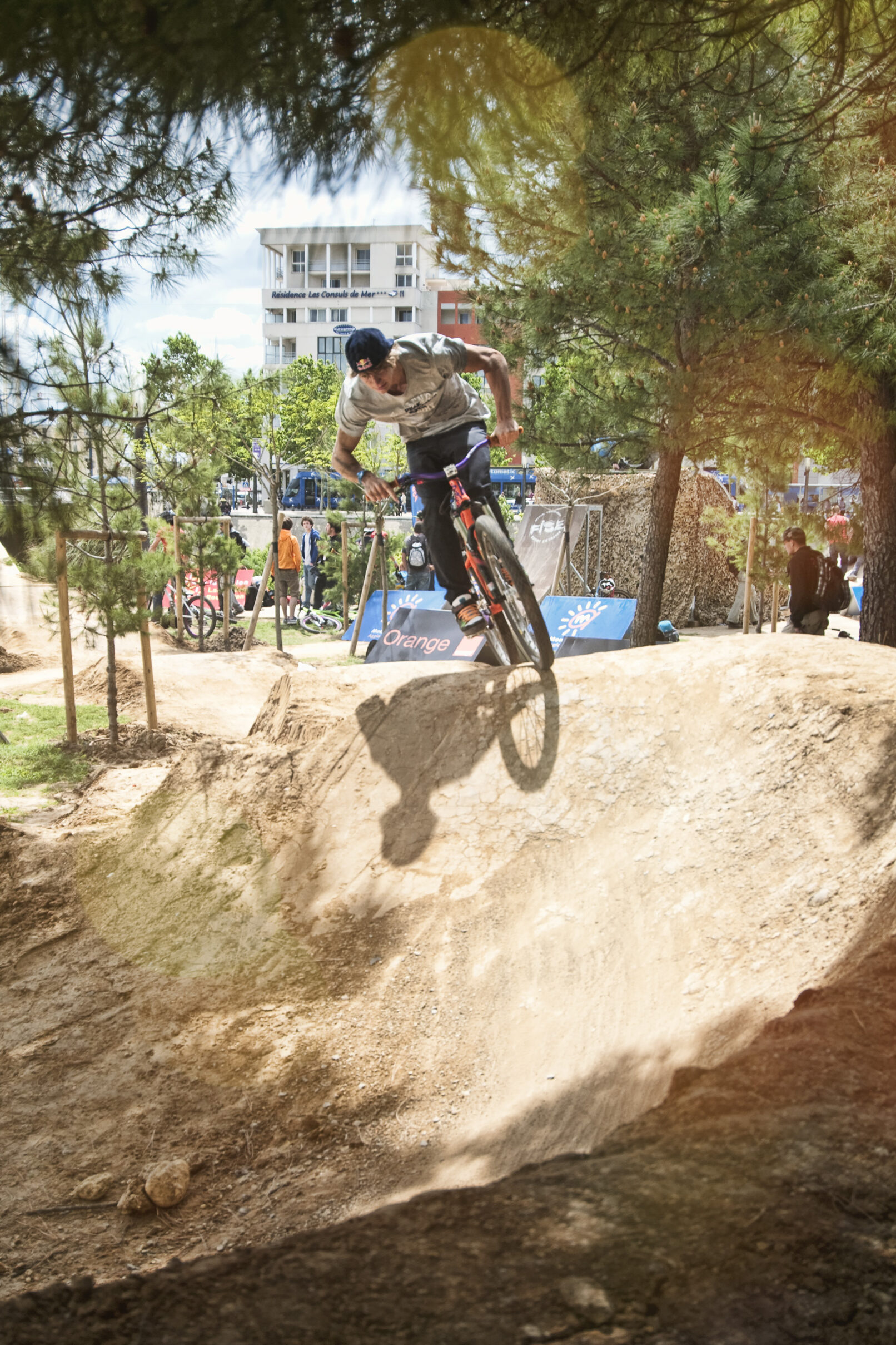 Lance 404 Mountain Biking